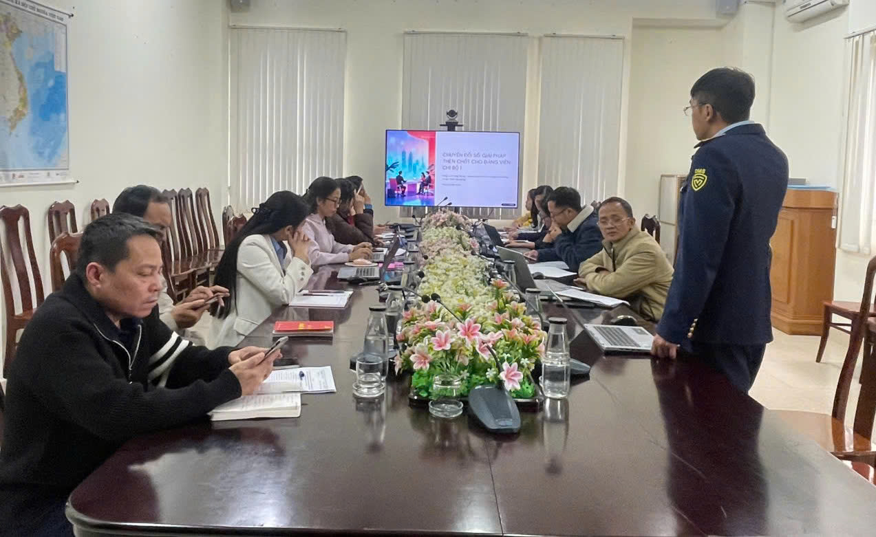 Chi bộ 1 - Đảng bộ bộ phận Chi cục Quản lý thị trường sinh hoạt Chuyên đề: “Chuyển đổi số - Giải pháp then chốt cho đảng viên”